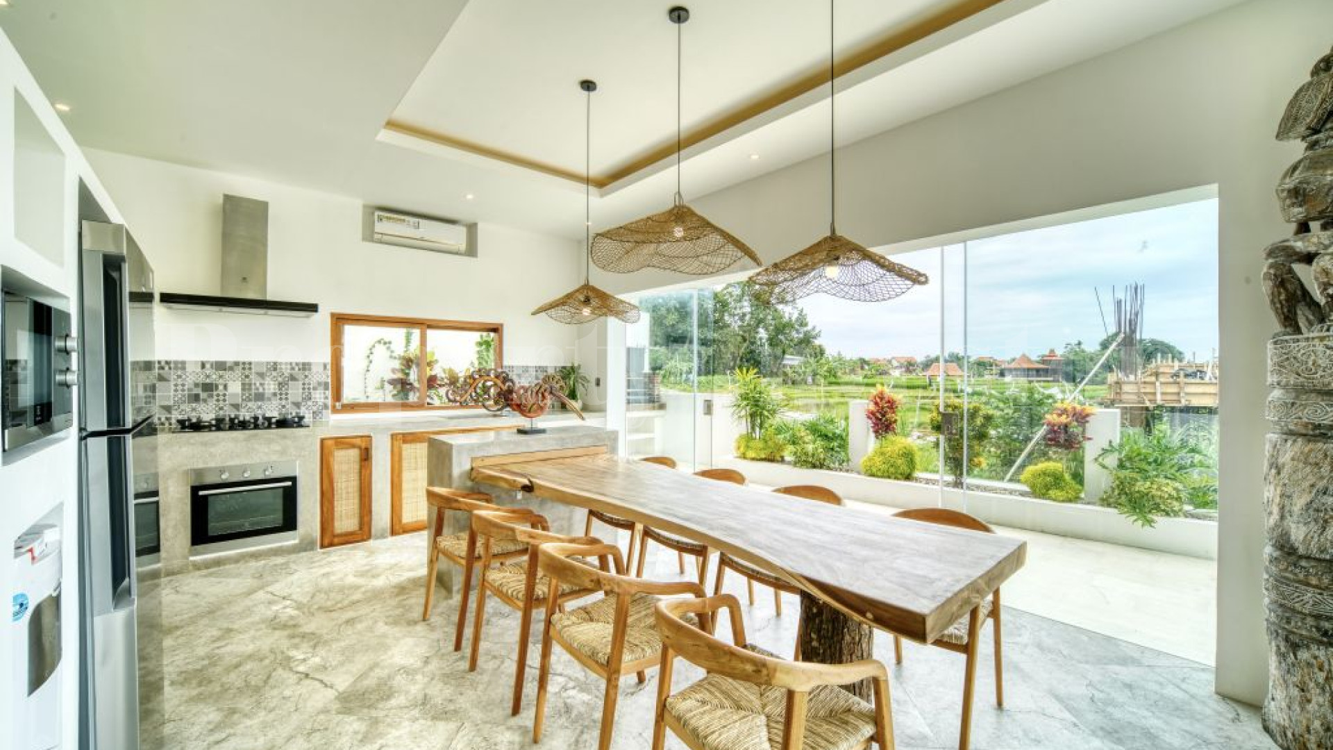 Stylish 2 Bedroom Luxury Beachside Villa for Sale in Canggu Pererenan, Bali