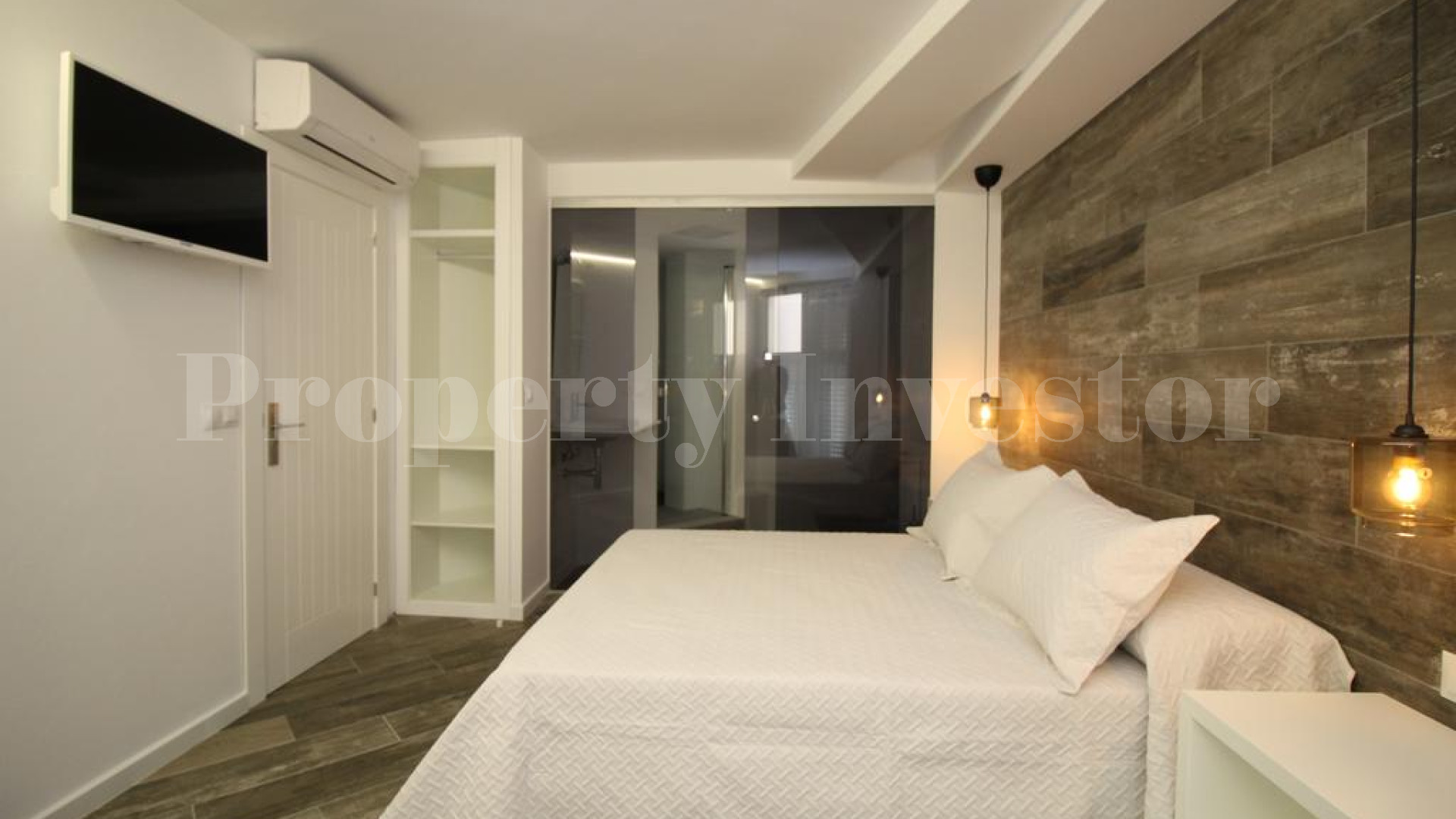 Comfortable 6 Double Bedroom Hotel for Sale in Santa Pola, Spain