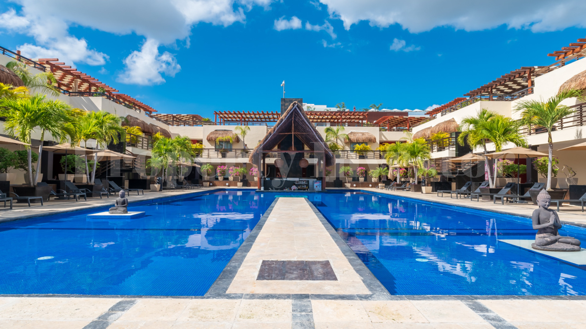 Продается портфолио из 10 апартаментов от 265,000$ в жилом бутик-комплексе на первой линии в Плайя Дель Кармен