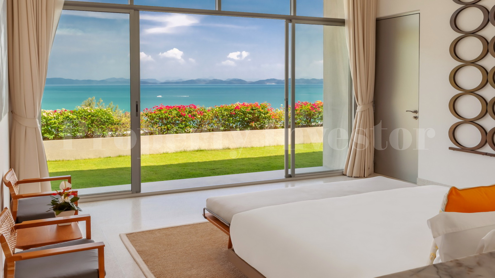 Неповторимая роскошная современная дизайнерская вилла в минималистическом стиле на 5 спален с изумительным выступающим инфинити бассейном на Пхукете