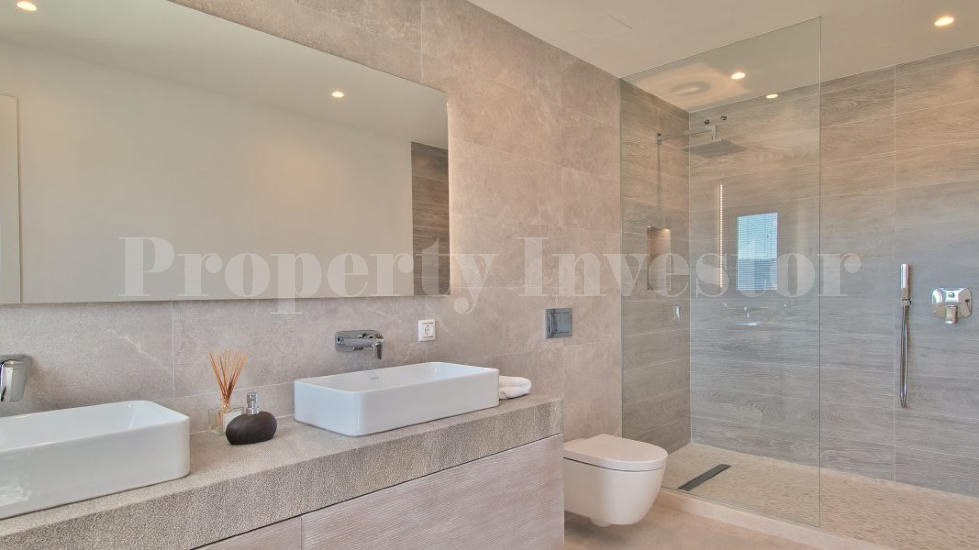 Роскошная вилла с 4 спальнями с видом на море в лучшем районе в Порт Андрач