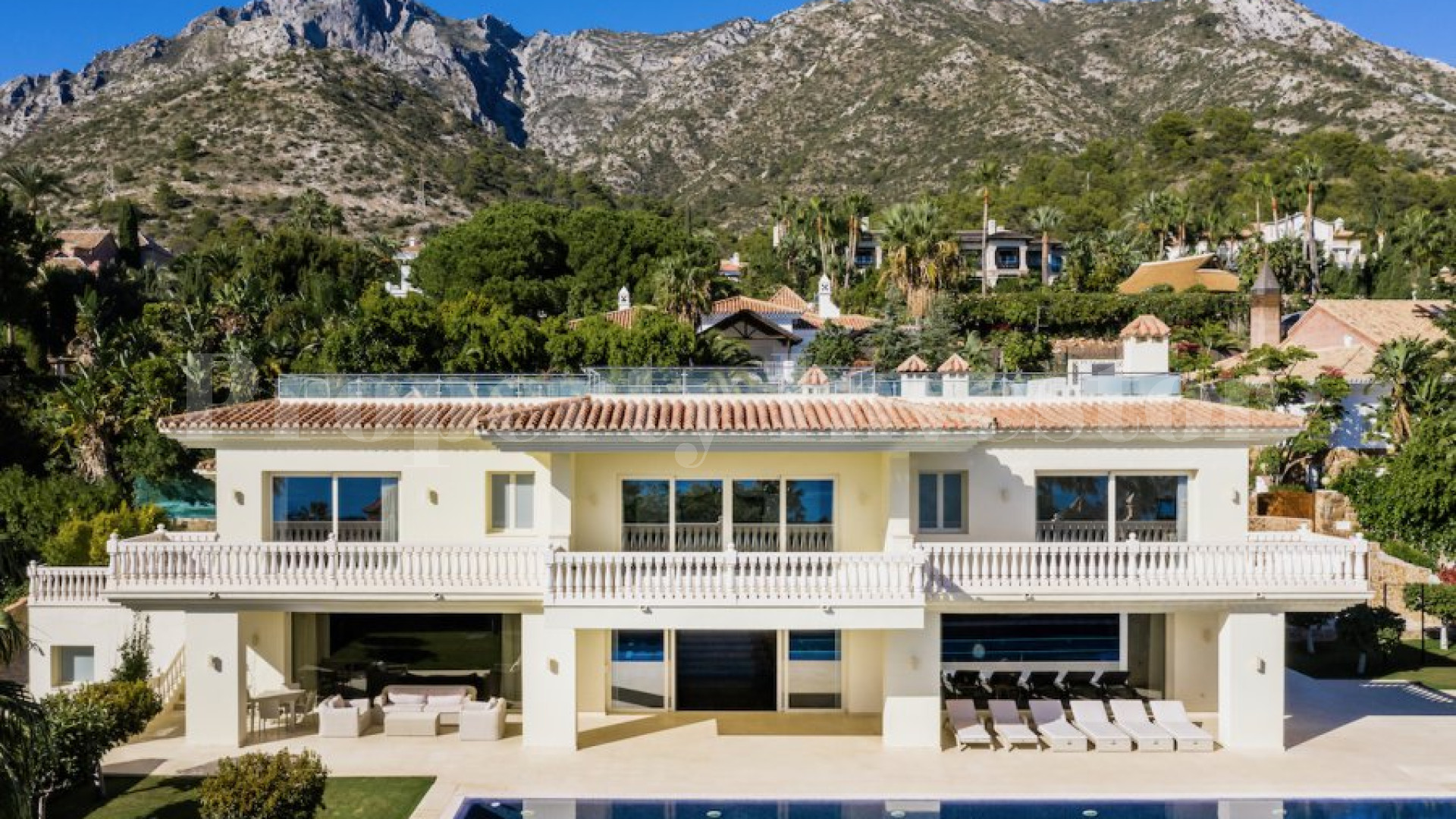 Сказочная вилла с 7 спальнями в престижном районе Сиерры Бланка