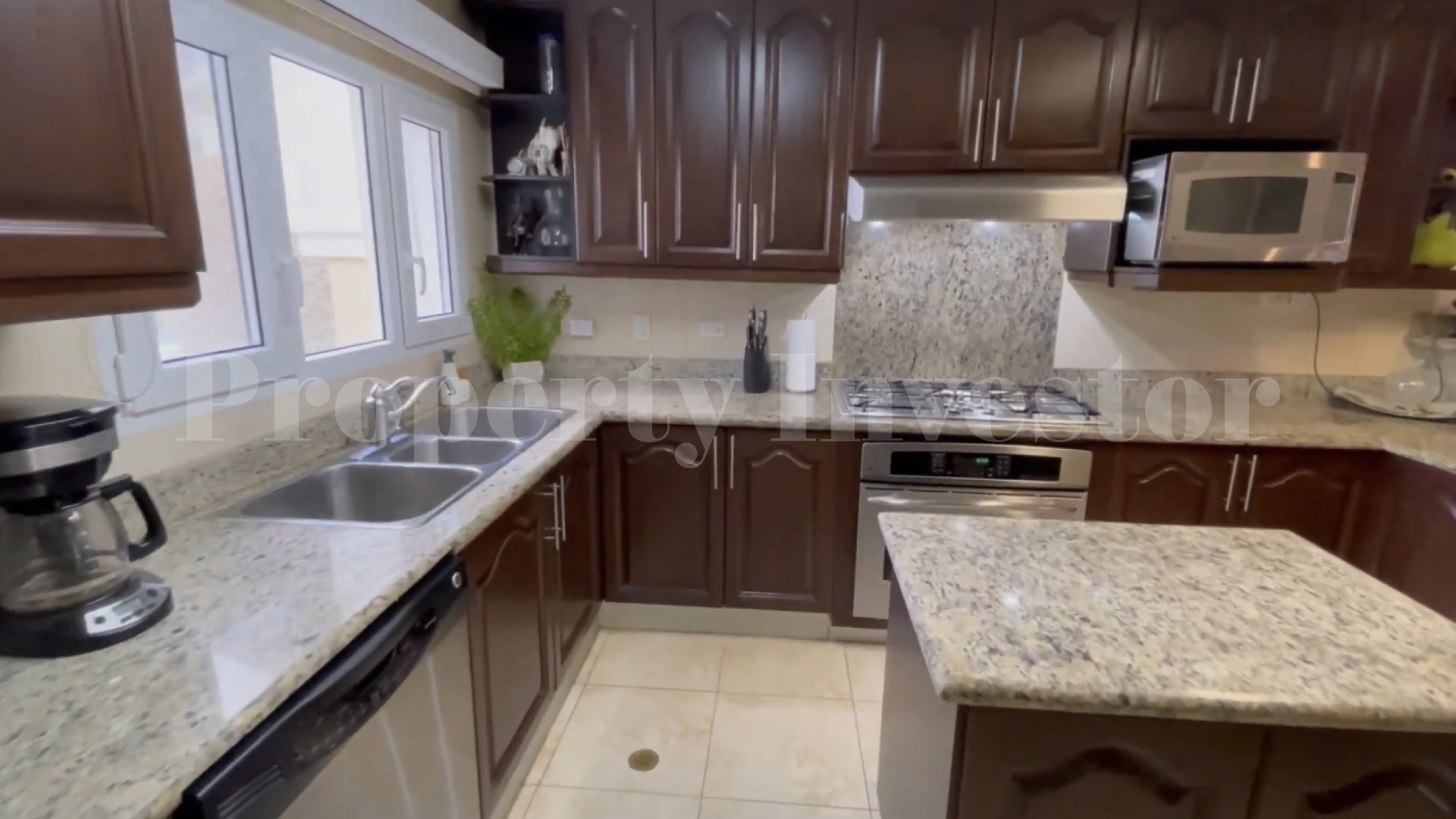 Outstanding 4 Bedroom Luxury Golf Club Residence for Sale in Cocoli, Panama City