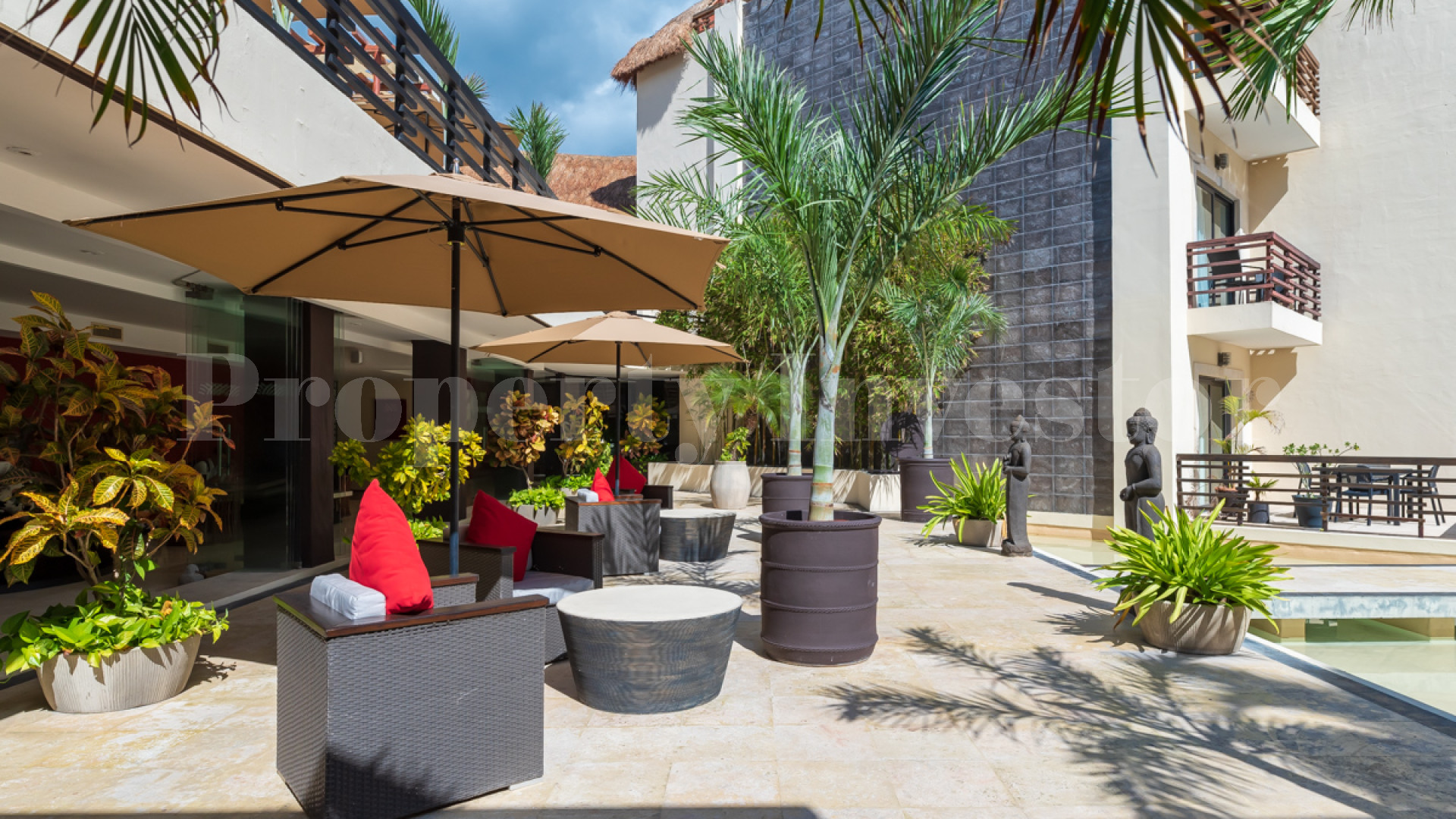 Продается портфолио из 10 апартаментов от 265,000$ в жилом бутик-комплексе на первой линии в Плайя Дель Кармен