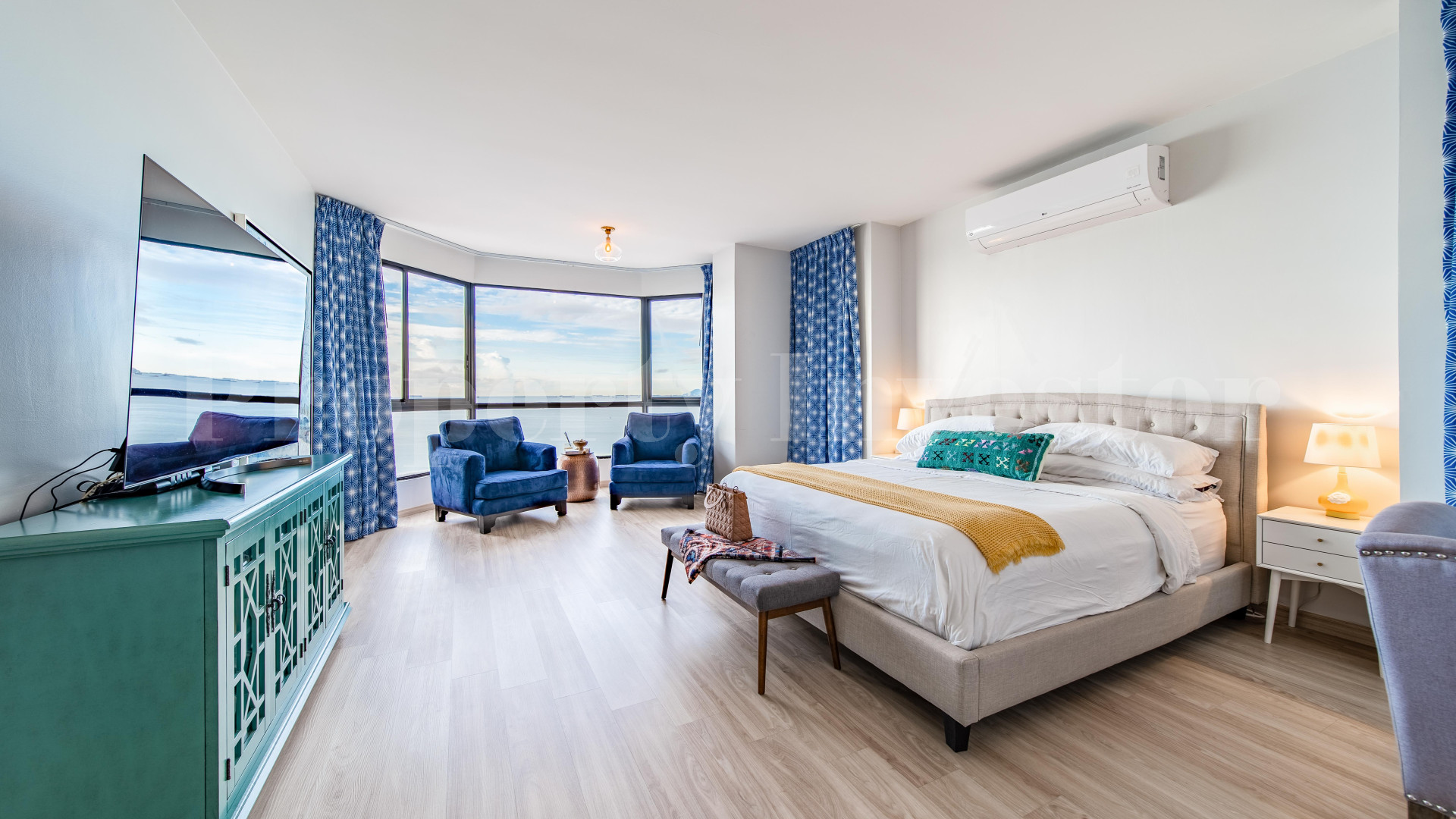 Iconic 5 Bedroom Luxury Condominium with Unparalleled City Views for Sale in Panama City