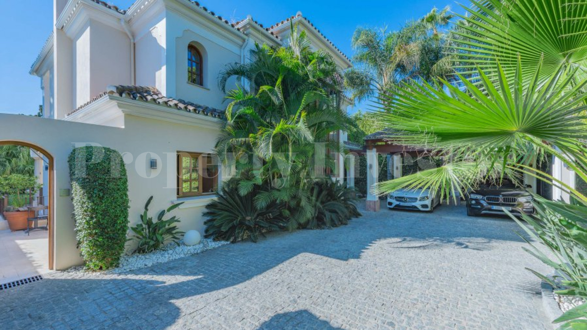 Classic 6 Bedroom Marbella Villa on the Golden Mile