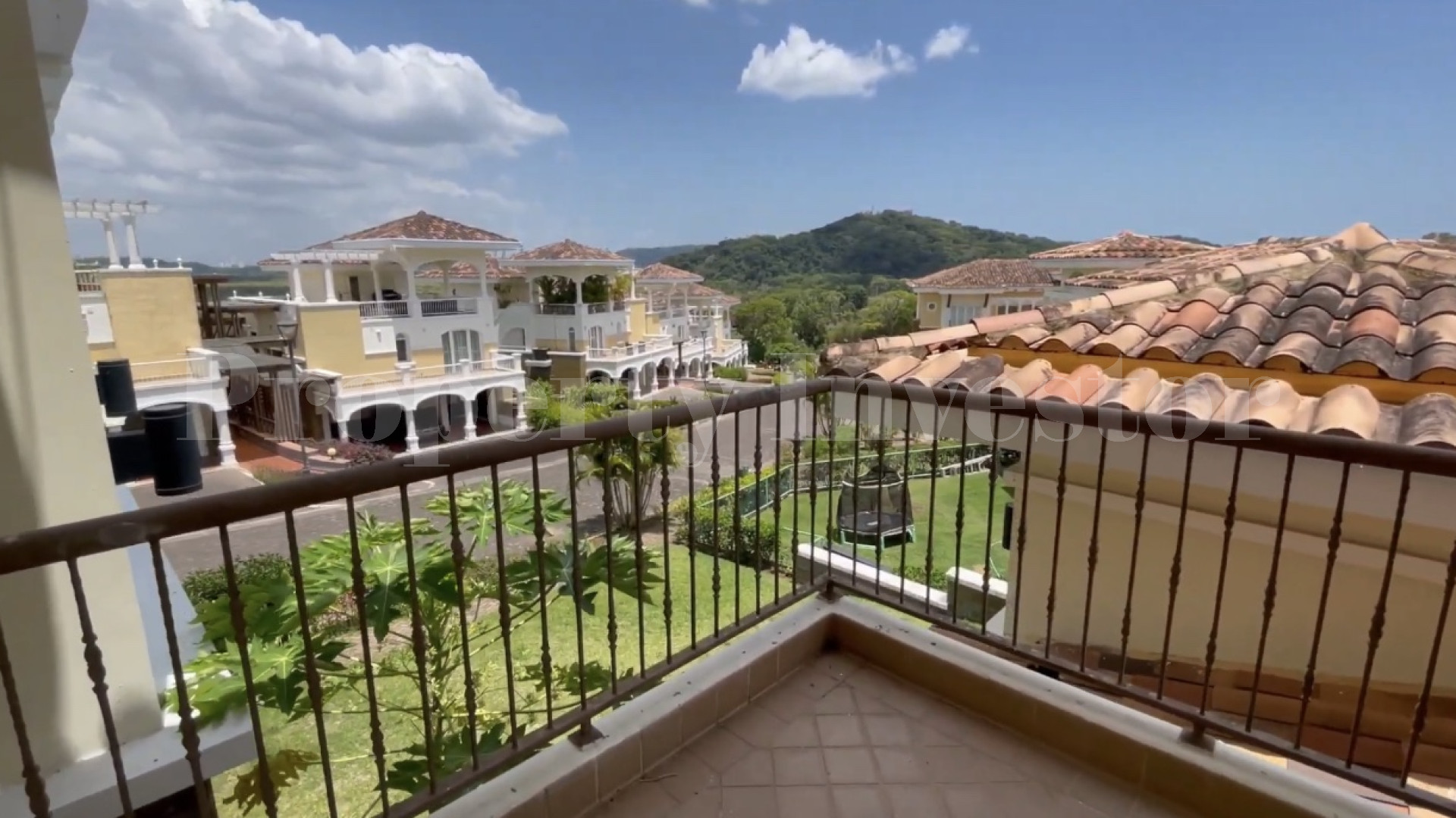 Outstanding 4 Bedroom Luxury Golf Club Residence for Sale in Cocoli, Panama City