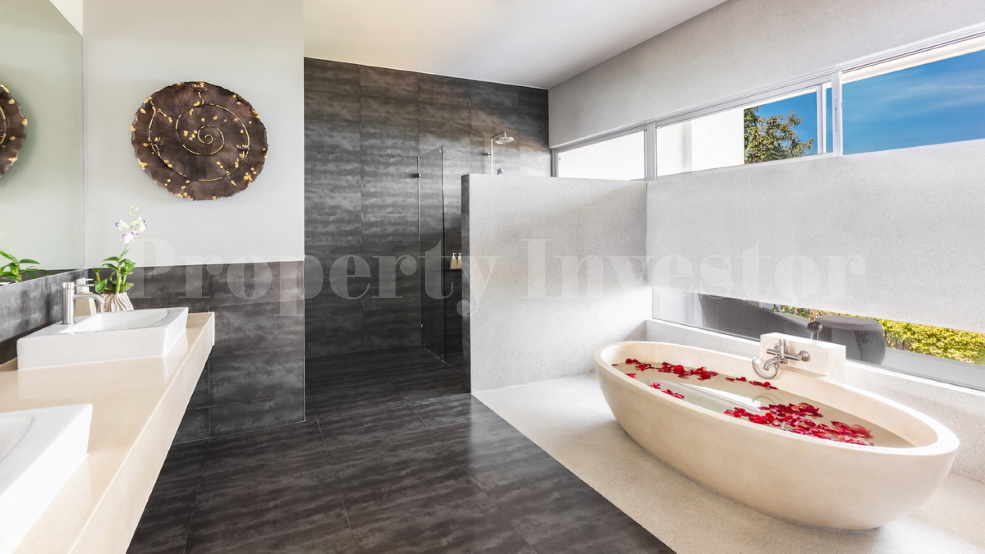 Неповторимая роскошная современная дизайнерская вилла в минималистическом стиле на 5 спален с изумительным выступающим инфинити бассейном на Пхукете