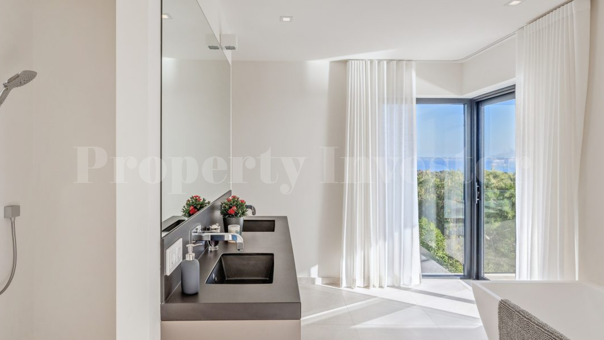 High End 8 Bedroom Luxury Villa in Anchorage Hill