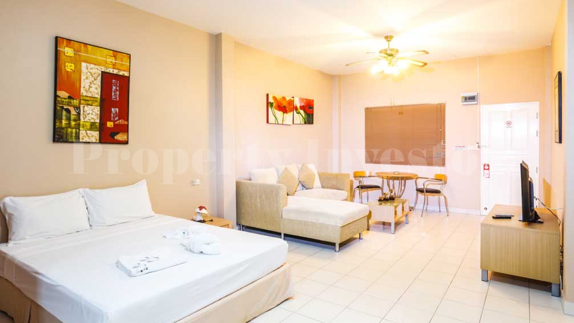 Яркая тропическая вилла на 5 спален в самом центре Патонга, Пхукет