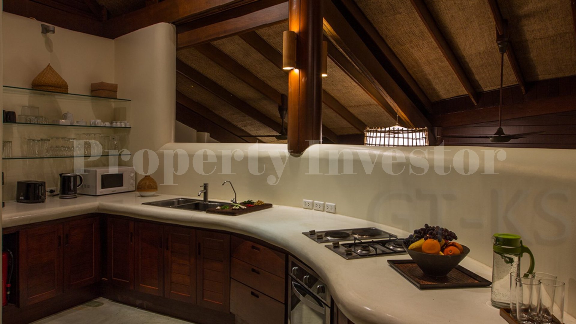 Невероятная роскошная тропическая вилла с 3 спальнями и с водопадом на склоне холма на о.Самуи