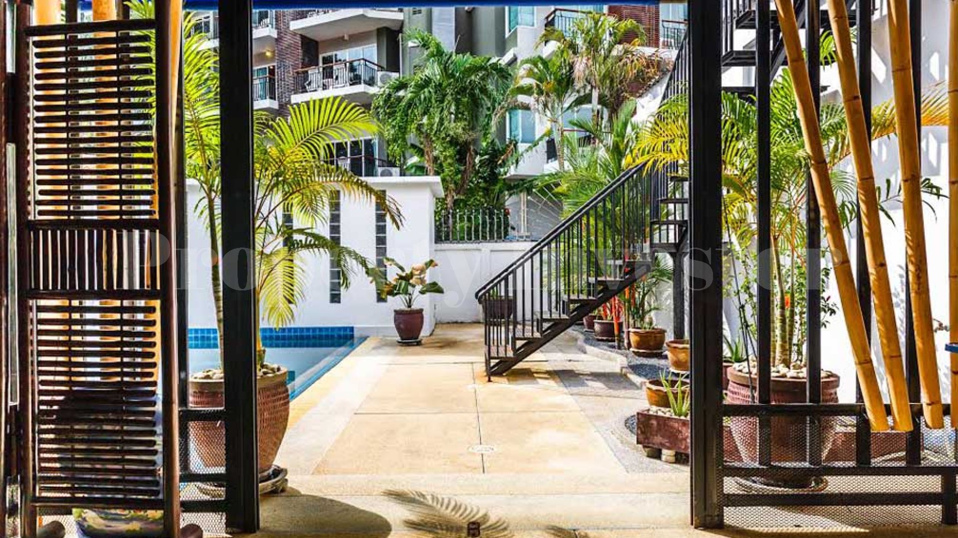 Яркая тропическая вилла на 5 спален в самом центре Патонга, Пхукет