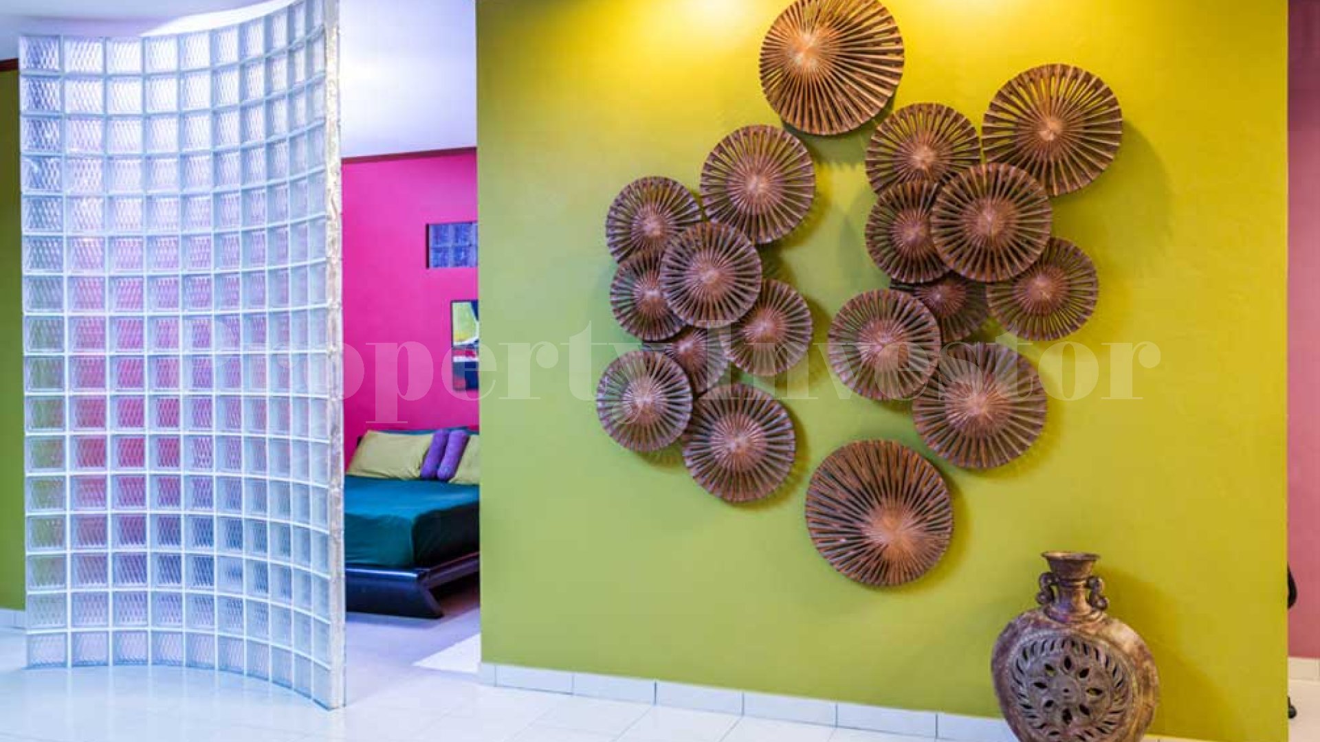 Яркая тропическая вилла на 5 спален в самом центре Патонга, Пхукет