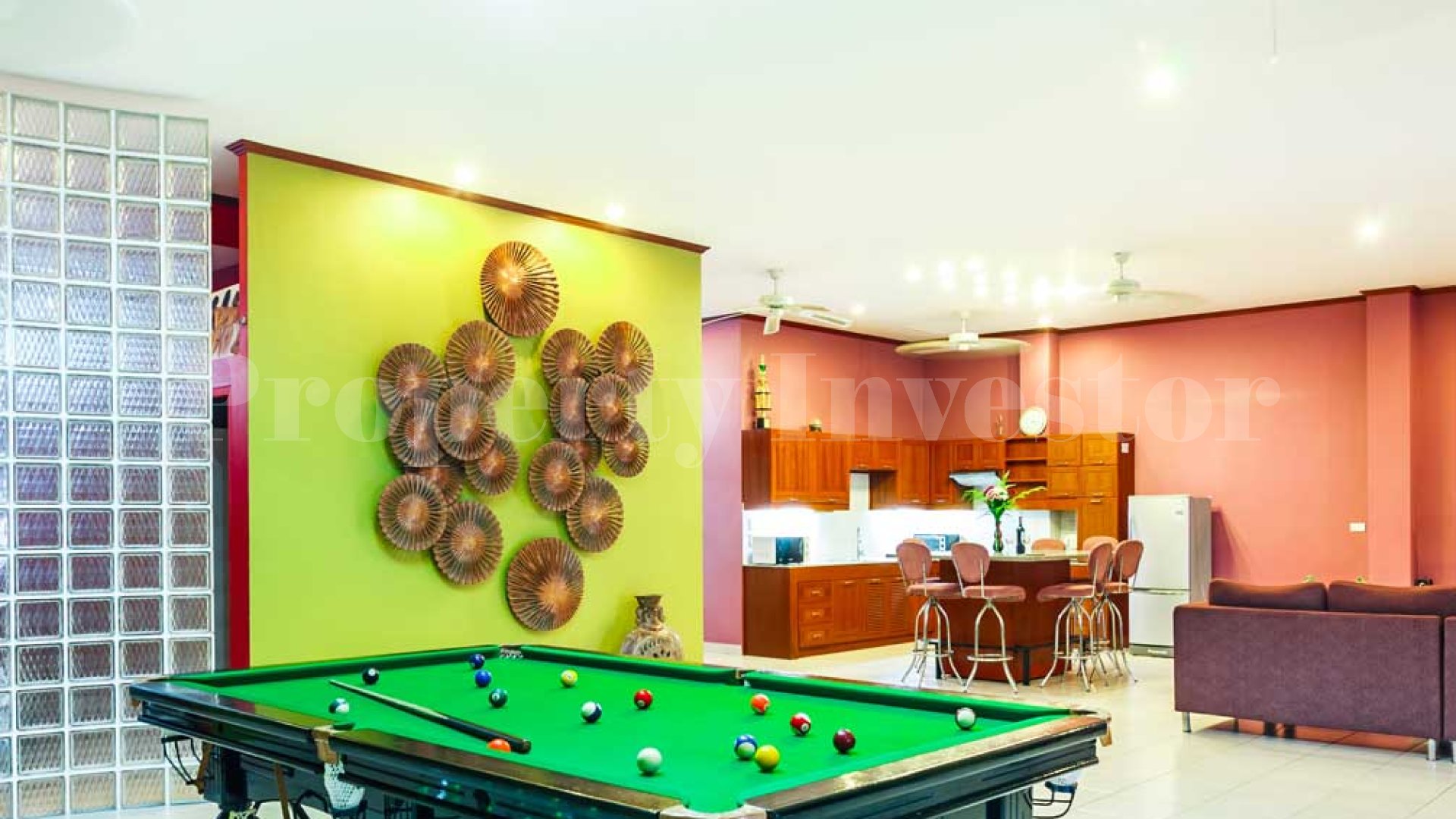 Яркая тропическая вилла на 5 спален в самом центре Патонга, Пхукет