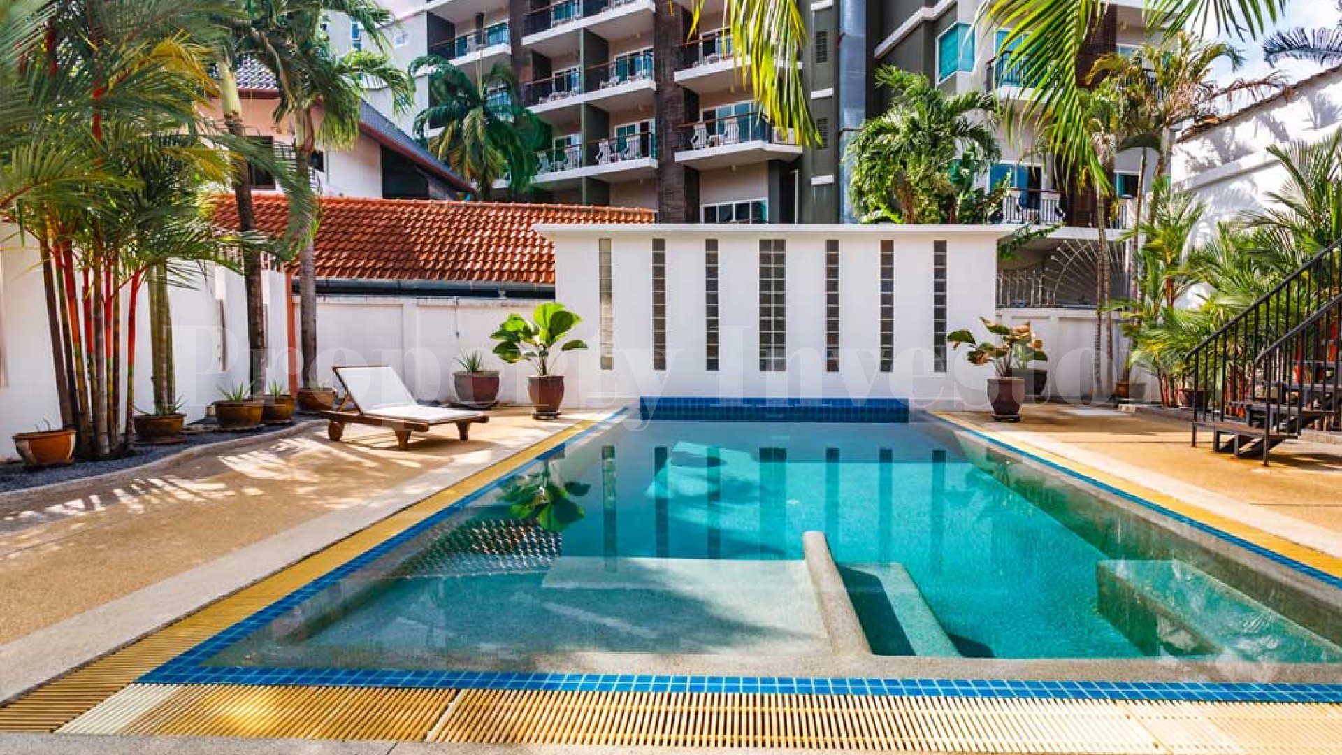 Яркая тропическая вилла на 5 спален в самом центре Патонга, Пхукет