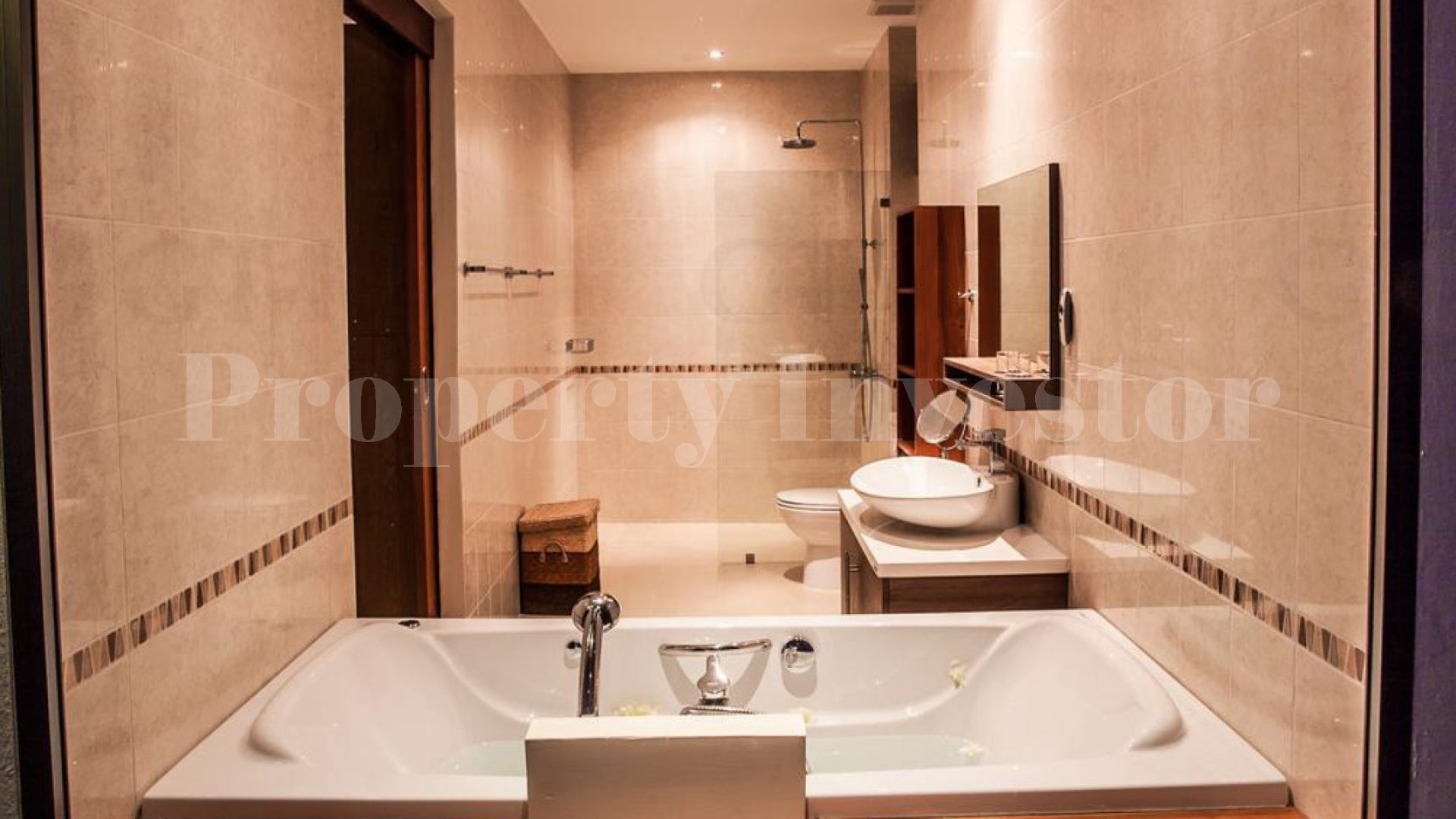 Прекрасная современная вилла на 4 спальни на пляже со своим приватным выходом к пляжу на о. Самуи, Тайланд