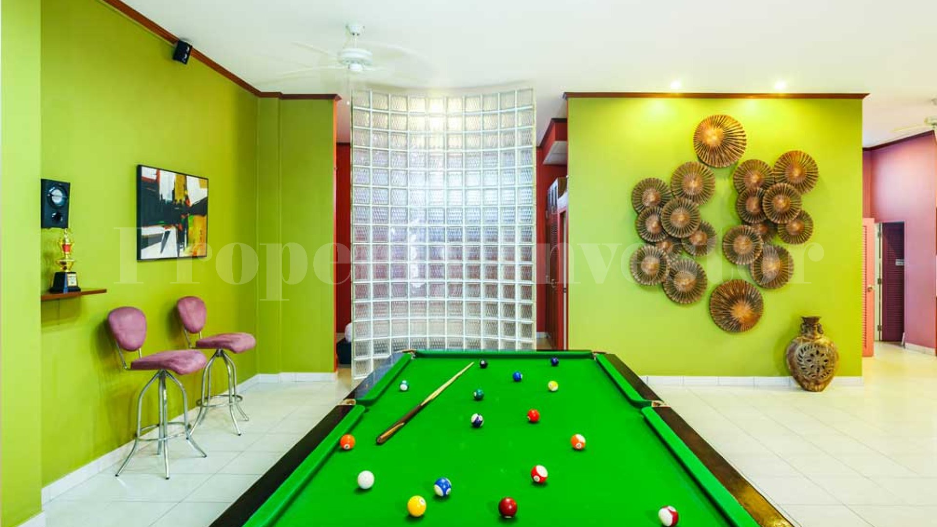 Яркая тропическая вилла на 5 спален в самом центре Патонга, Пхукет