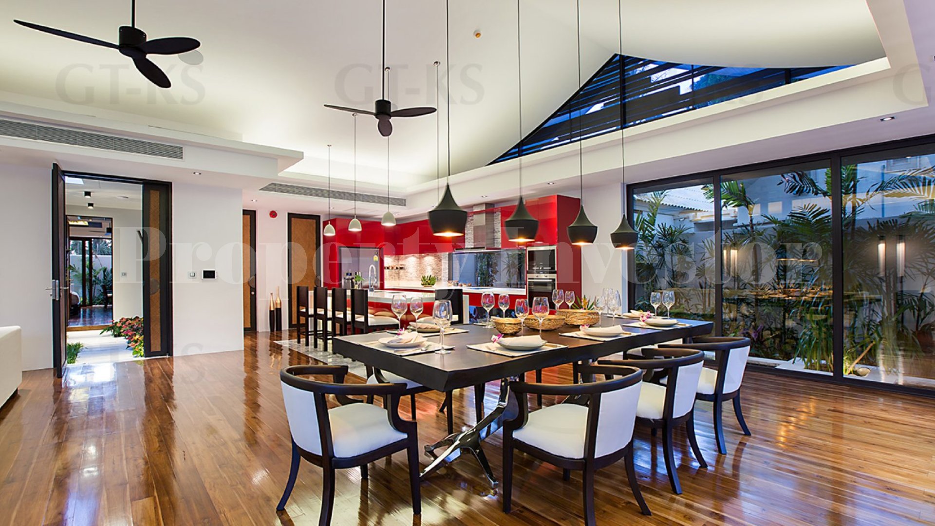 Продается вилла с 5 спальнями на пляже в Баан Манго