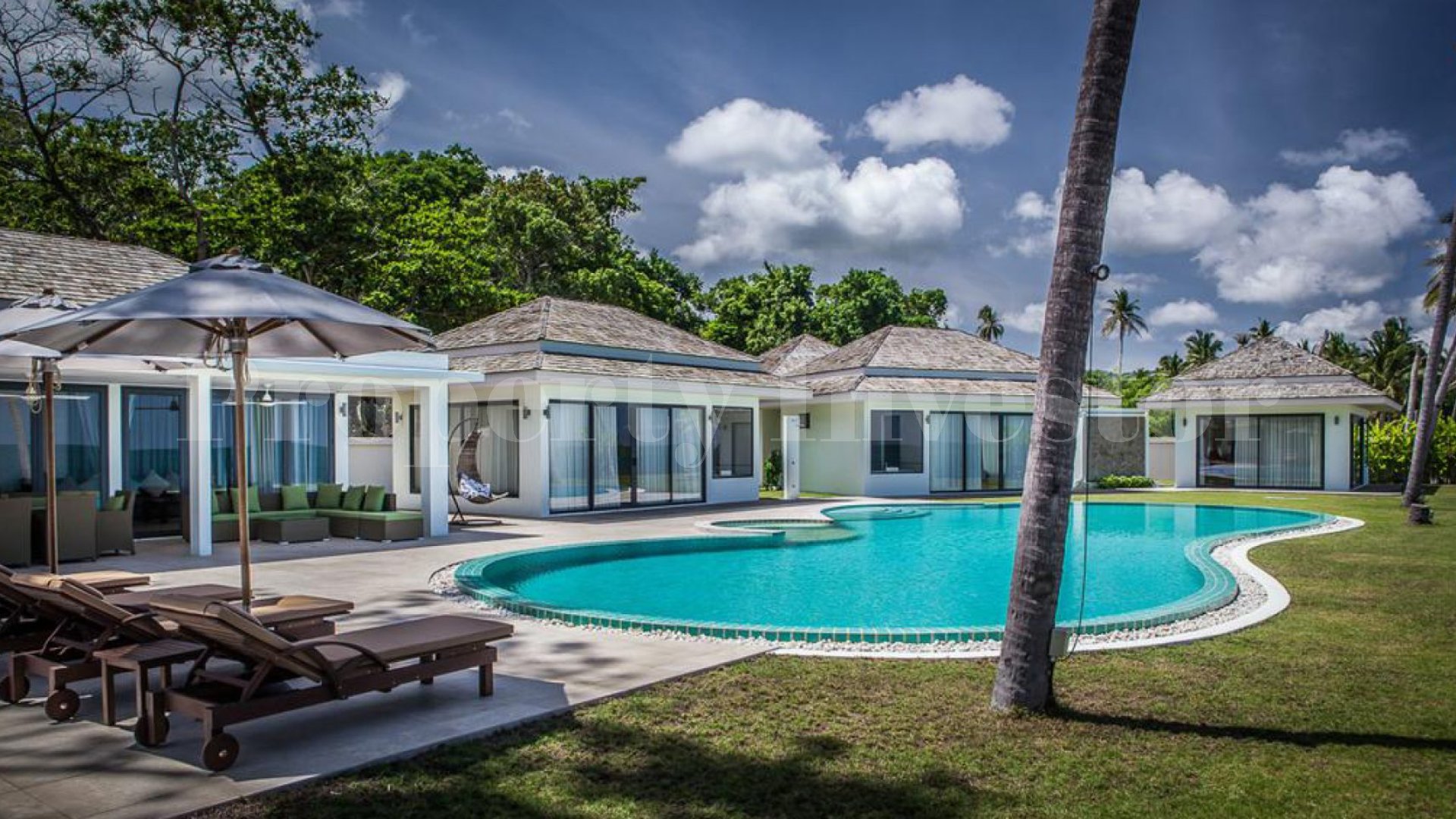 Прекрасная современная вилла на 4 спальни на пляже со своим приватным выходом к пляжу на о. Самуи, Тайланд