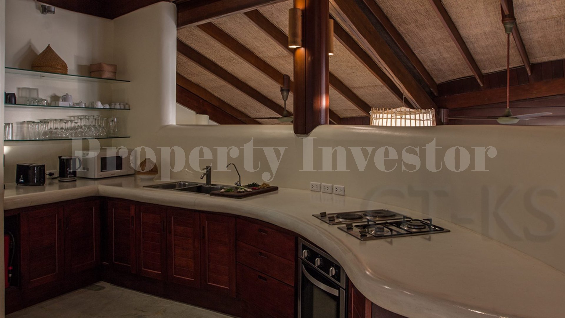 Невероятная роскошная тропическая вилла с 3 спальнями и с водопадом на склоне холма на о.Самуи